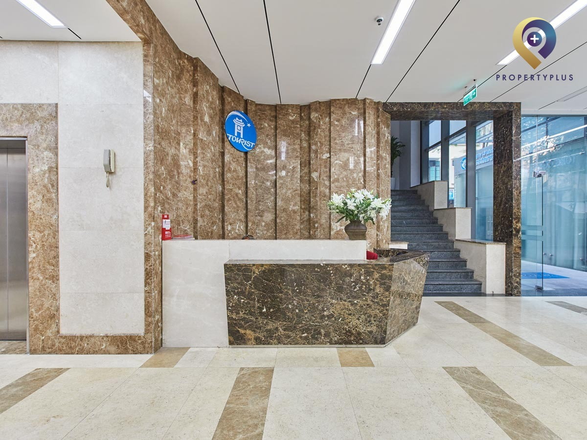 Reception desk at HanoiTourist building lobby with marble walls - hình ảnh từ Property Plus